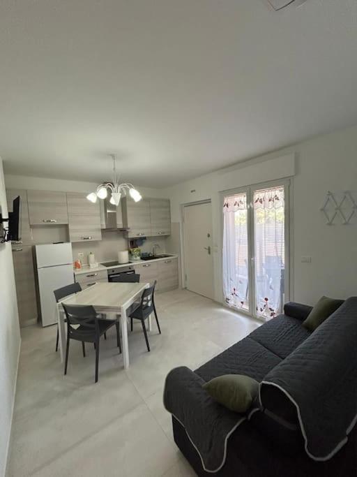 Casa Vacanze Lui ซัน เบเนเดตโต เดล ตรอนโต ภายนอก รูปภาพ